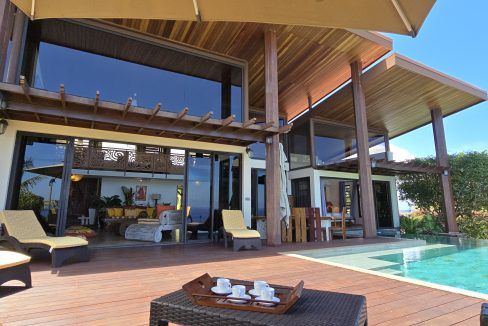 Johnny Jet checks in with Tahiti Homes®